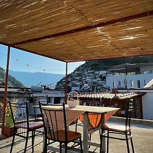 Jemin , Berat Albanien